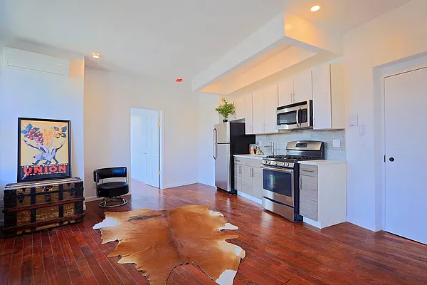 Rented by The InHouse Group | media 13