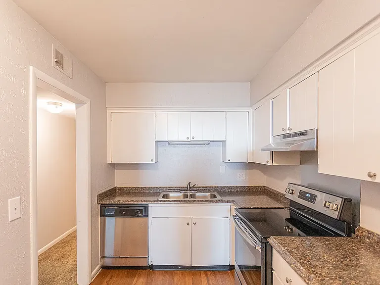 Highland Ridge Apartments — Photo 1