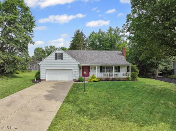 1527 Glenking Ln, Alliance, OH 44601