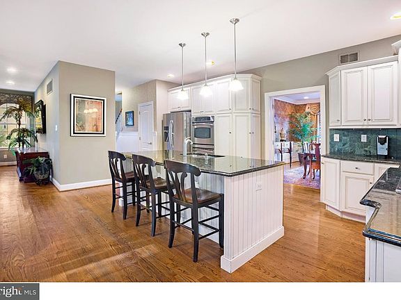5th image of 3517 Marthas Way