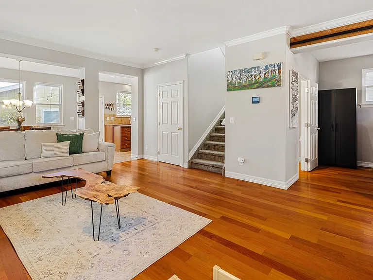 2682 Valentia St — Photo 17