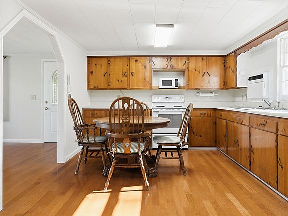 5th image of 7946 Red Bud Rd NE