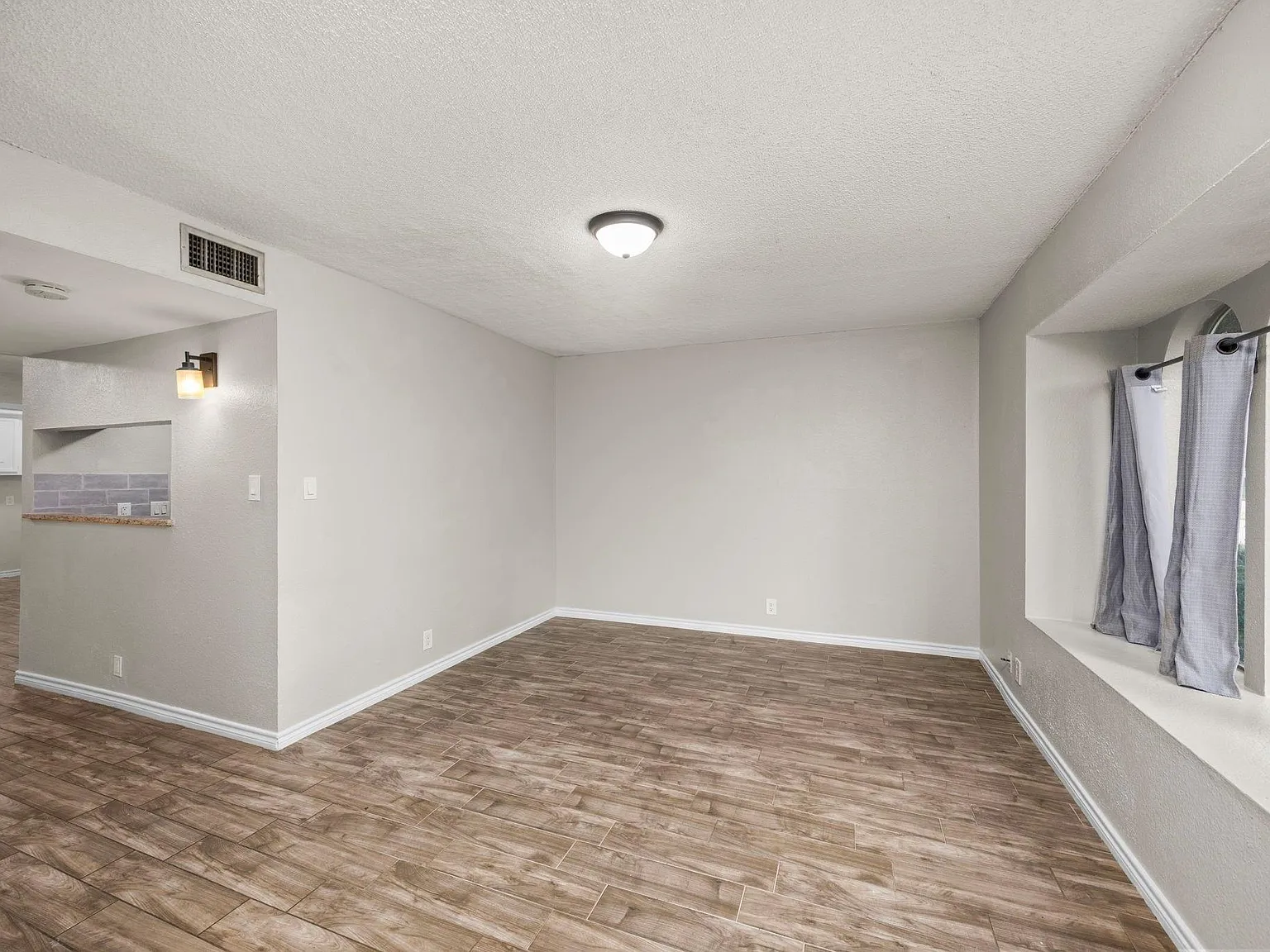 2 bed, 2.5 bath, 1294 sqft, $1,550 — Photo 4