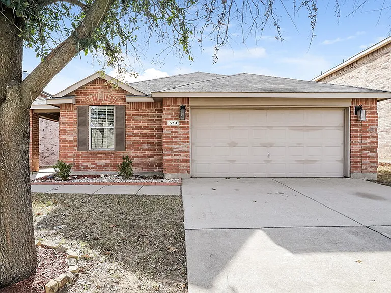573 Creekbend St — Photo 1