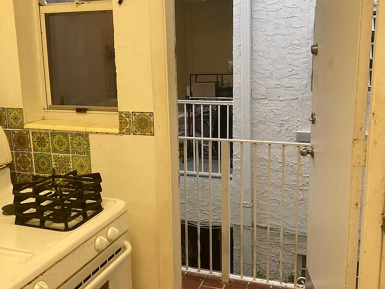 653 Michigan Ave #10 — Photo 12