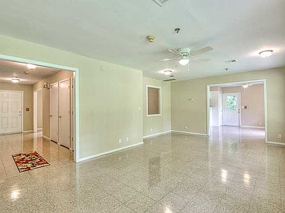 4th image of 901 N Holly Ave