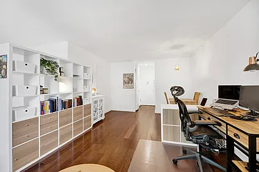 240 East 35th Street, #5C