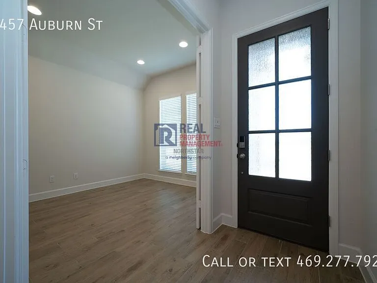 2457 Auburn St — Photo 3