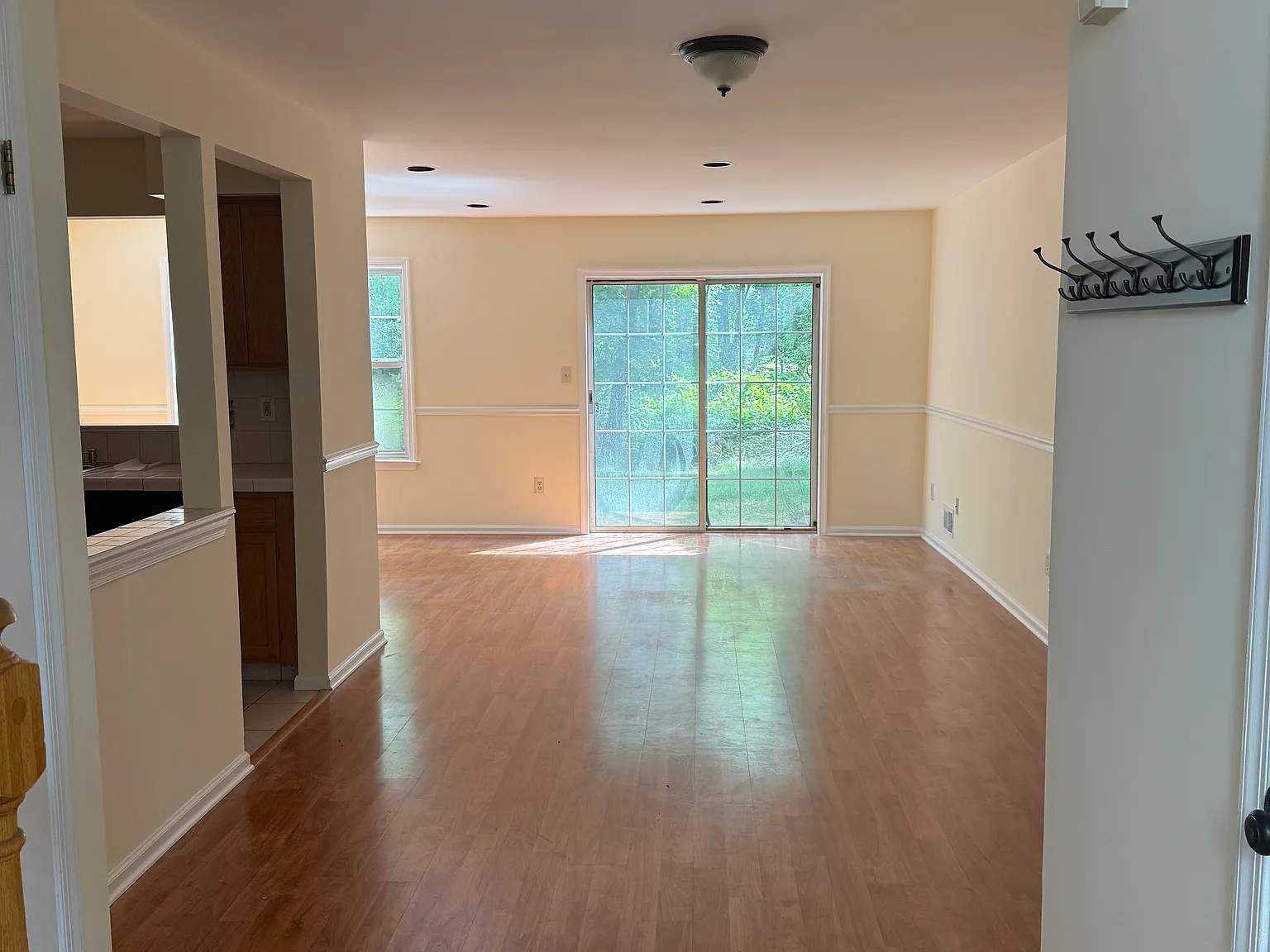 3 bed, 3.5 bath, 1904 sqft, $3,800 — Photo 1