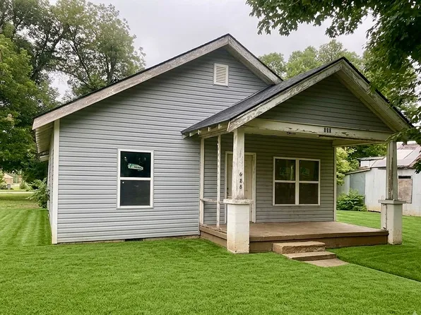 628 N 10th St, Chickasha, OK 73018
