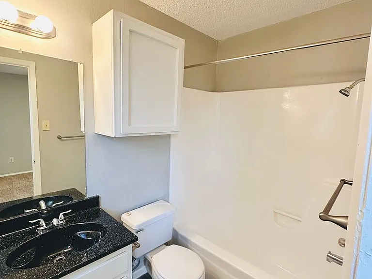 Awesome open Studio Apartments Close to Downtown — Photo 62