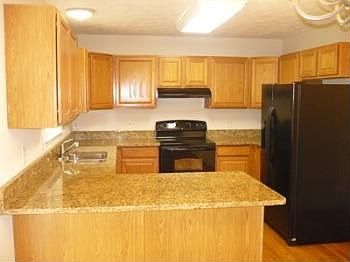 3rd image of 8016 Sourwood Ct
