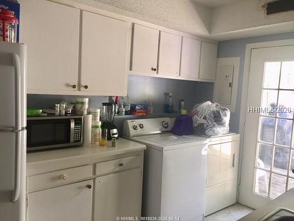 2nd image of 100 Mathews Dr APT 16