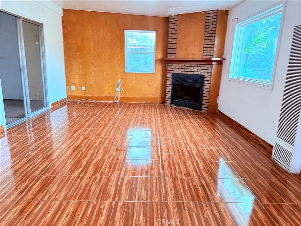 1st image of 2570 Camphor Pl
