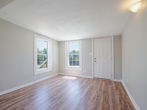 3rd image of 1023 W Woodlawn Ave #2-3-4