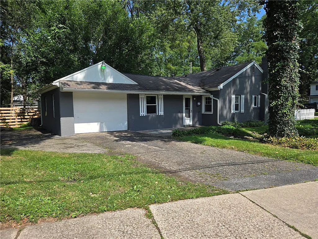 2 bed, 1.0 bath, 1007 sqft, $2,300 — Photo 2