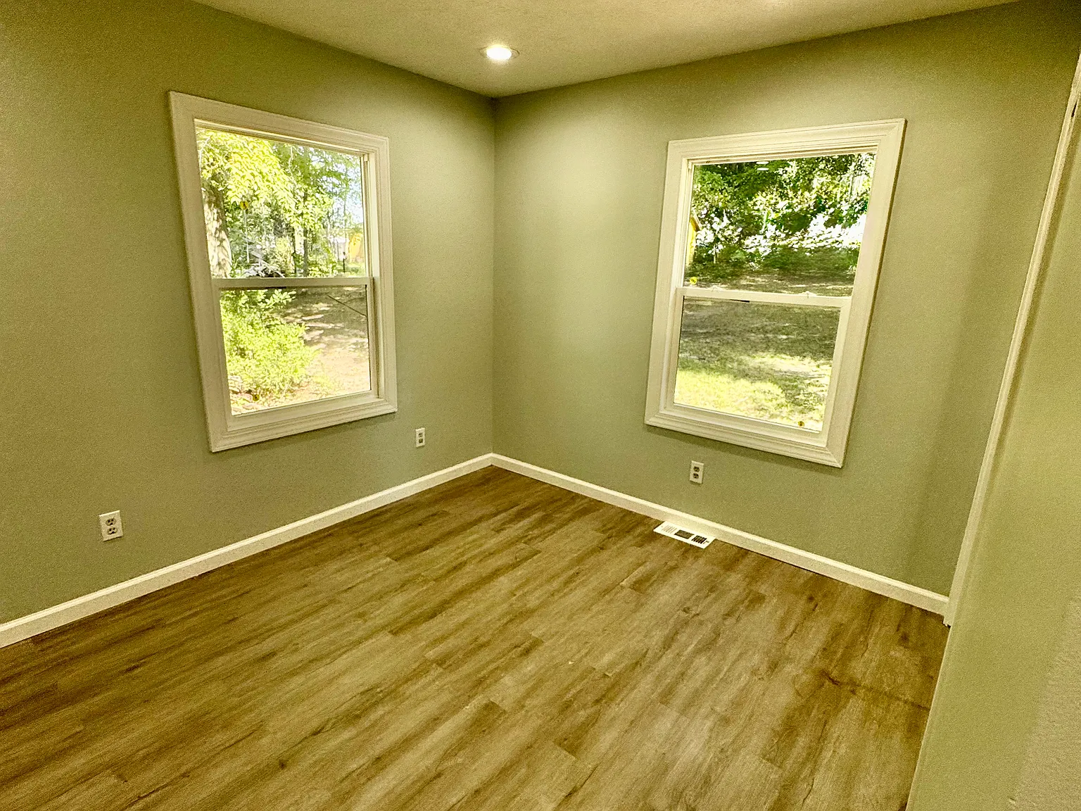 2 bed, 700 sqft, $1,600 — Photo 4