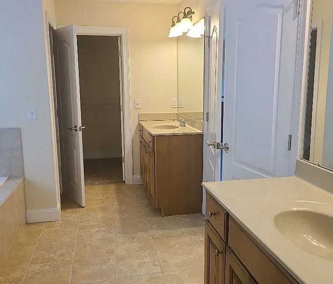 7801 Kensington Manor Ln — Photo 7