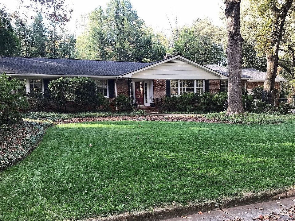 1st image of 135 Lakecrest Dr