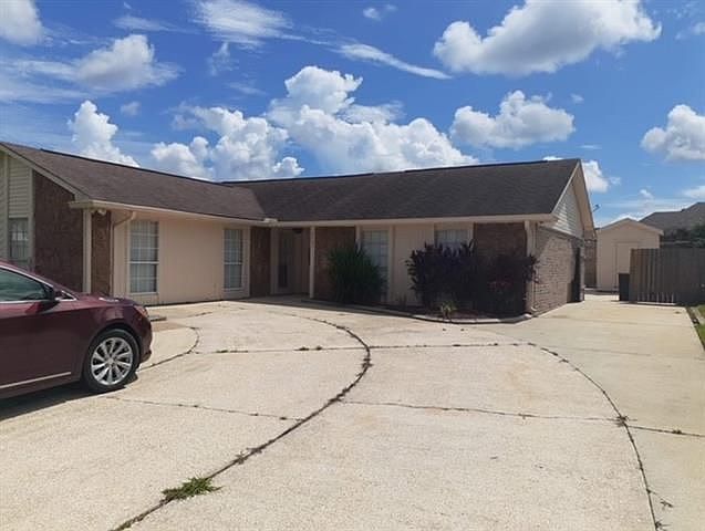 1st image of 4737 Red Oak Dr