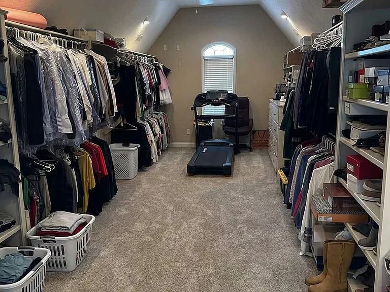 Large Master Bed closet