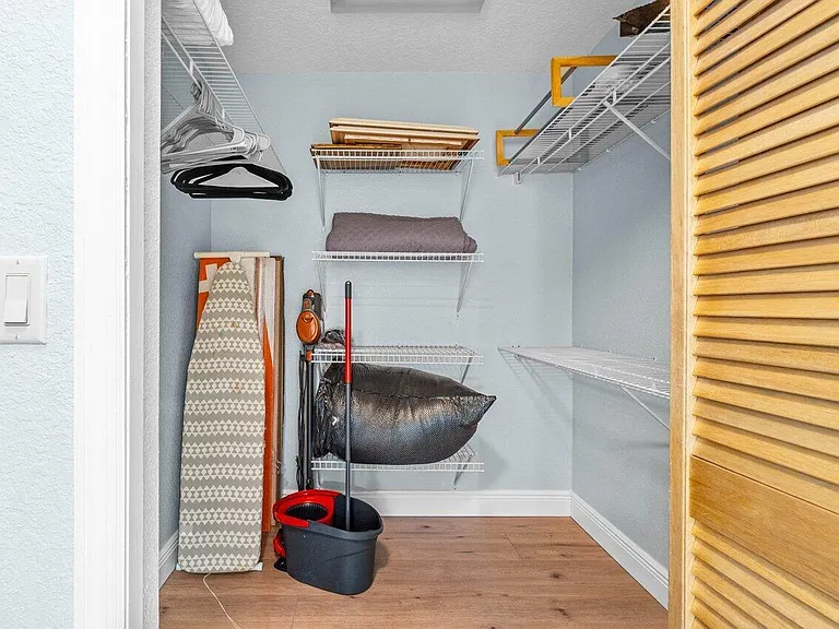 3303 Custer Ave — Photo 25