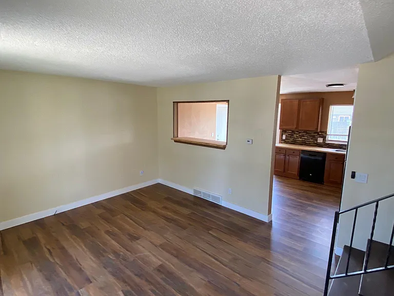 4225 Hummingbird Dr — Photo 2