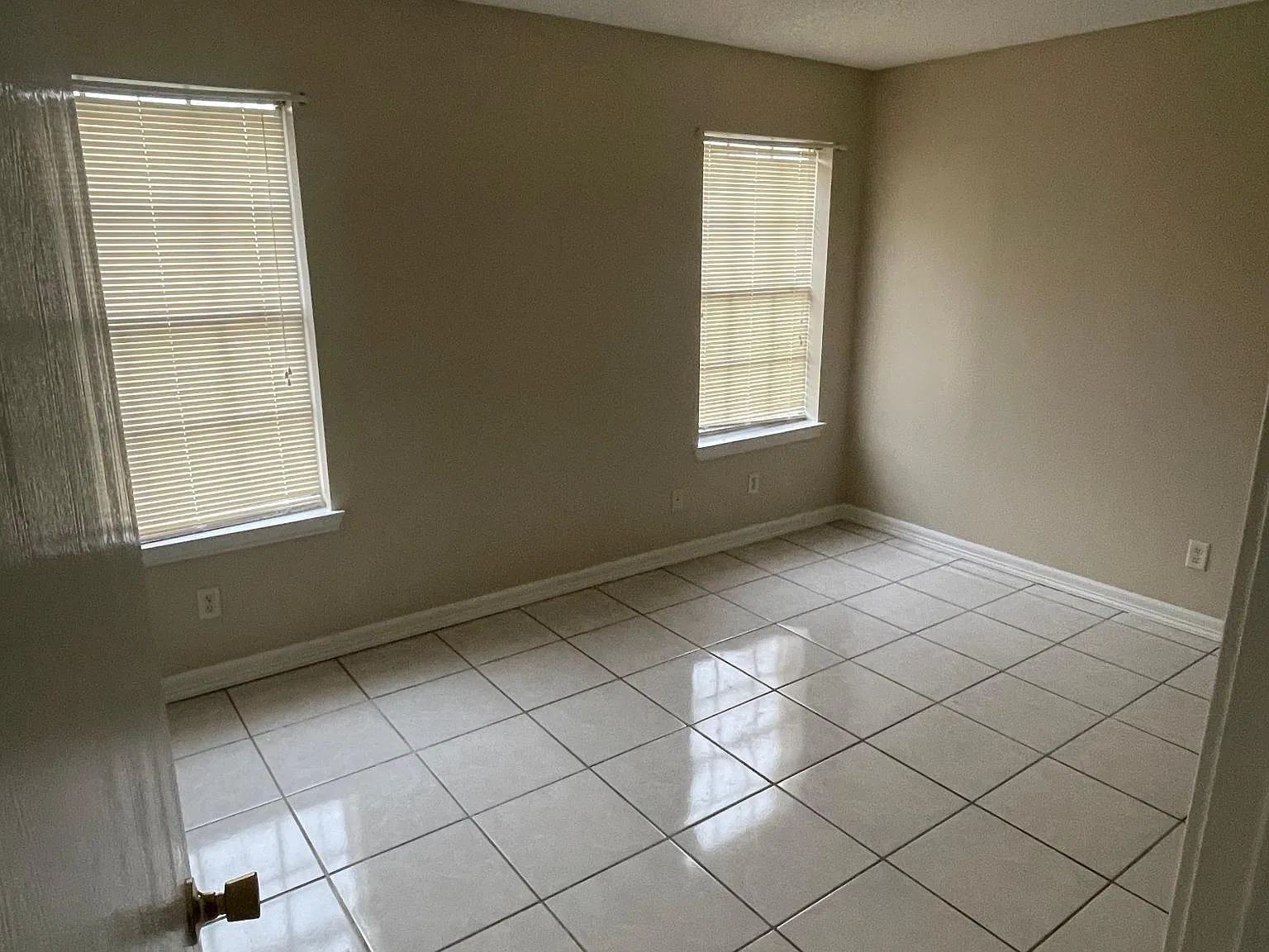 3 bed, 1042 sqft, $1,500 — Photo 3