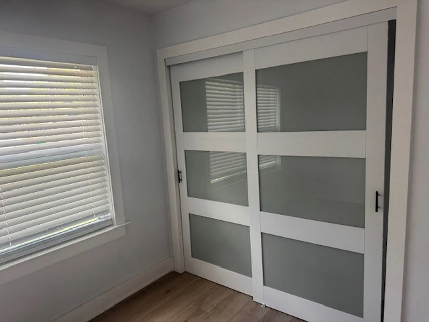 Two Bedroom 1 Bathroom-Fully renovated — Photo 4