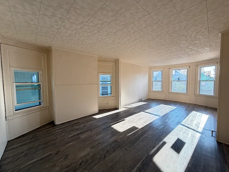 67 Barton St #2 — Photo 6