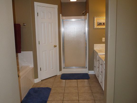4th image of 706 Amanda Dr