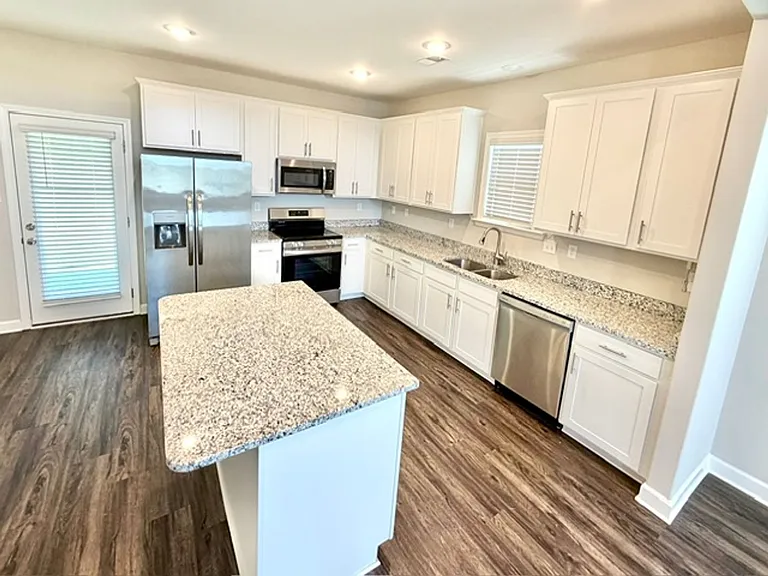 7782 Emeline Dr — Photo 3