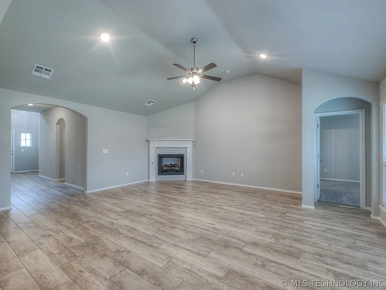 3710 S 13th Pl — Photo 7