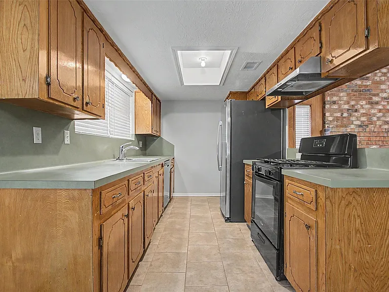 3519 Saratoga Dr — Photo 6