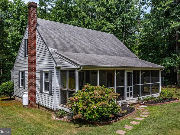 49 Marina Rd, Lancaster, VA 22503