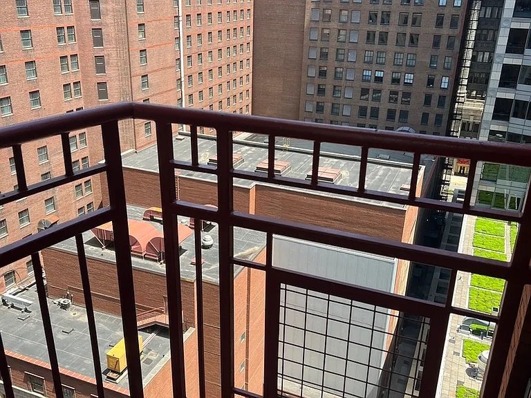 208 W Washington St #1404 — Photo 12
