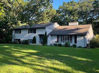 299 Ellington Rd, Longmeadow, MA 01106