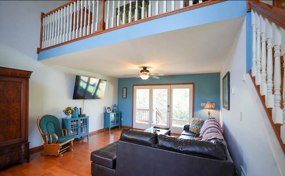Living room, view from front door - Ferry Hill Rd