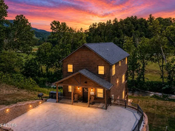 3140 Cherokee Valley Dr, Pigeon Forge, TN 37862