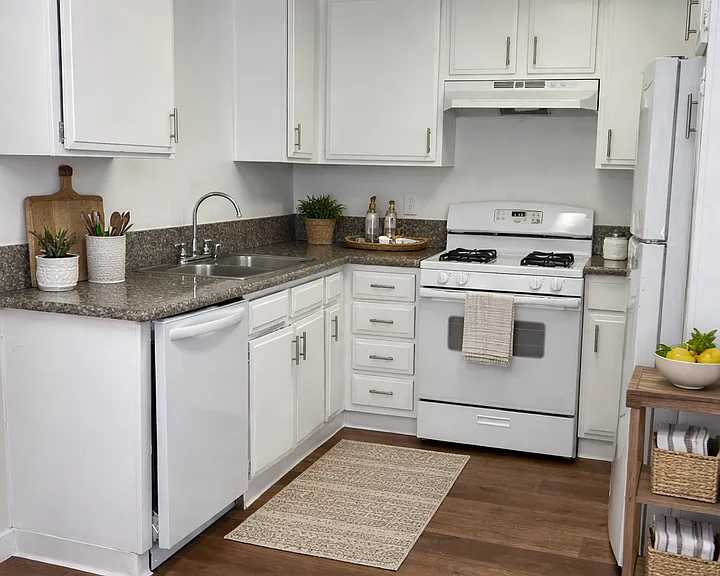 2810 E South St — Photo 2