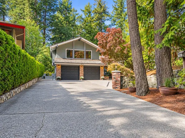 973 Wagonwood Pl, Saanich, BC V8X 4M1