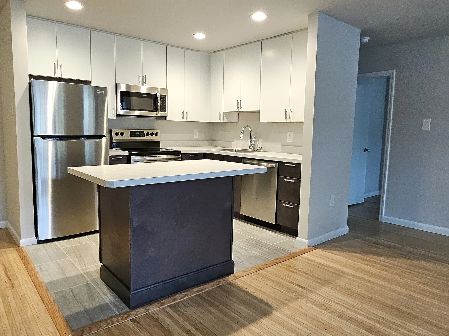 Dover Manor Apartments — Photo 4