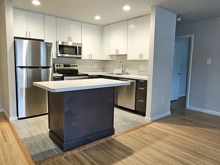 Dover Manor Apartments — Photo 4