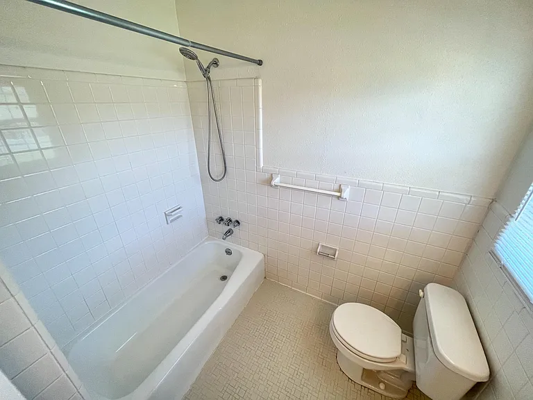 4746 Champion Ct — Photo 24