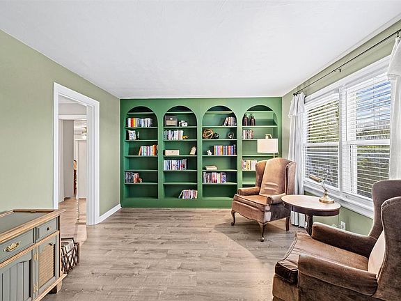 3rd image of 5039 Meadowlark Dr