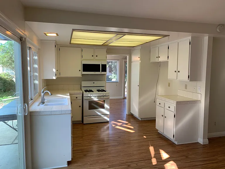 3061 Rollings Ave — Photo 10