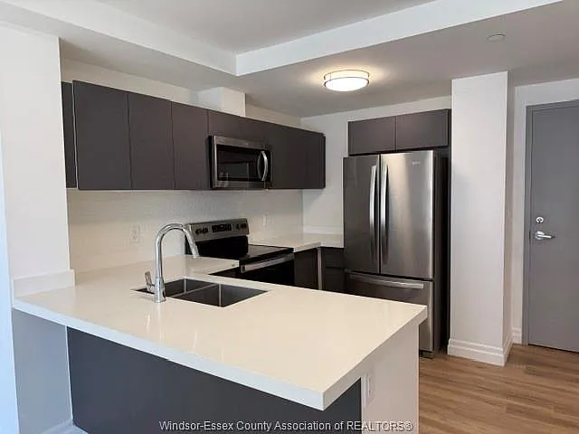 1 bed, 1.0 bath, 609 sqft, $1,750 — Photo 2