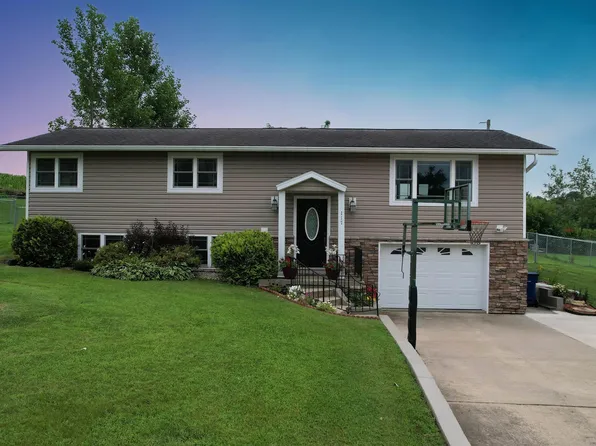 117 Sunset St, Elgin, IA 52141