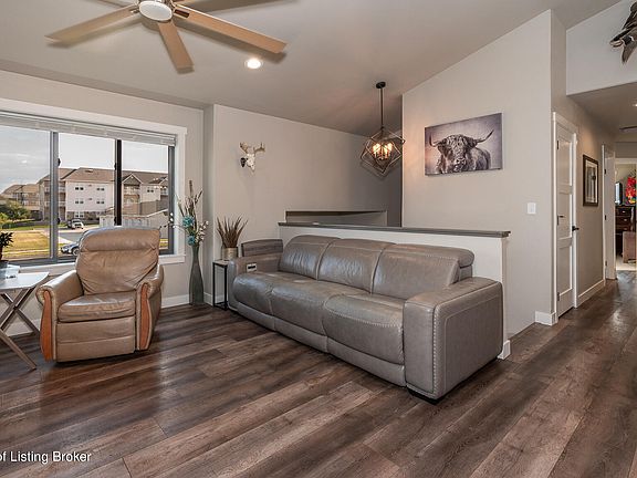 2nd image of 1485 Donna Ln