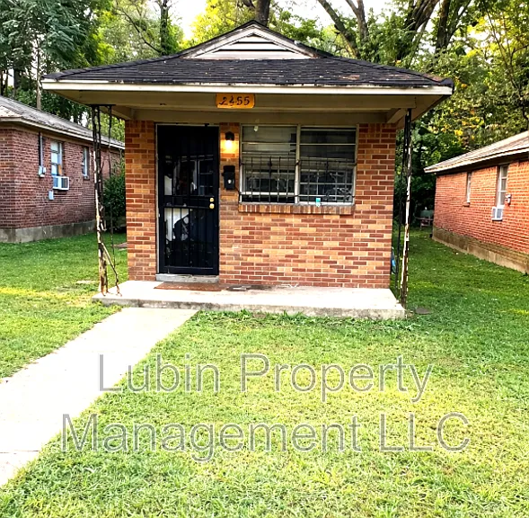 2455 Douglass Ave — Photo 1